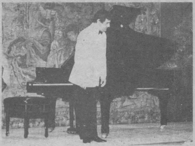 Segovia, July 1984: in white dinner jacket beside the grand piano, Alcázar patio